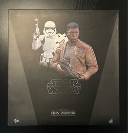 Hot Toys MMS346 Star Wars Finn & First Order Riot Control Stormtrooper 1/6 Figure Set