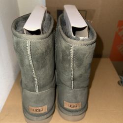 Women’s Size 9 UGGs Forest Green