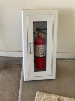 Wall mount fire extinguisher
