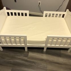 Toddler Bed Frame And Organic Cotton matress