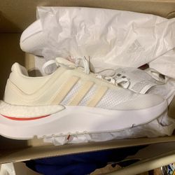 ZNSARA Adidas  W/sz 9