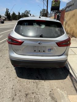Parting out 2021 Nissan Rogue Sport parts