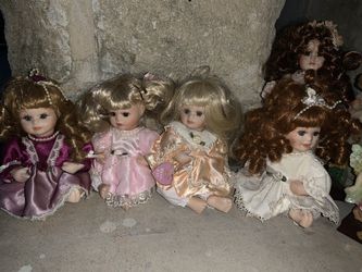 5 Antique PORCELAIN DOLLS and Decor