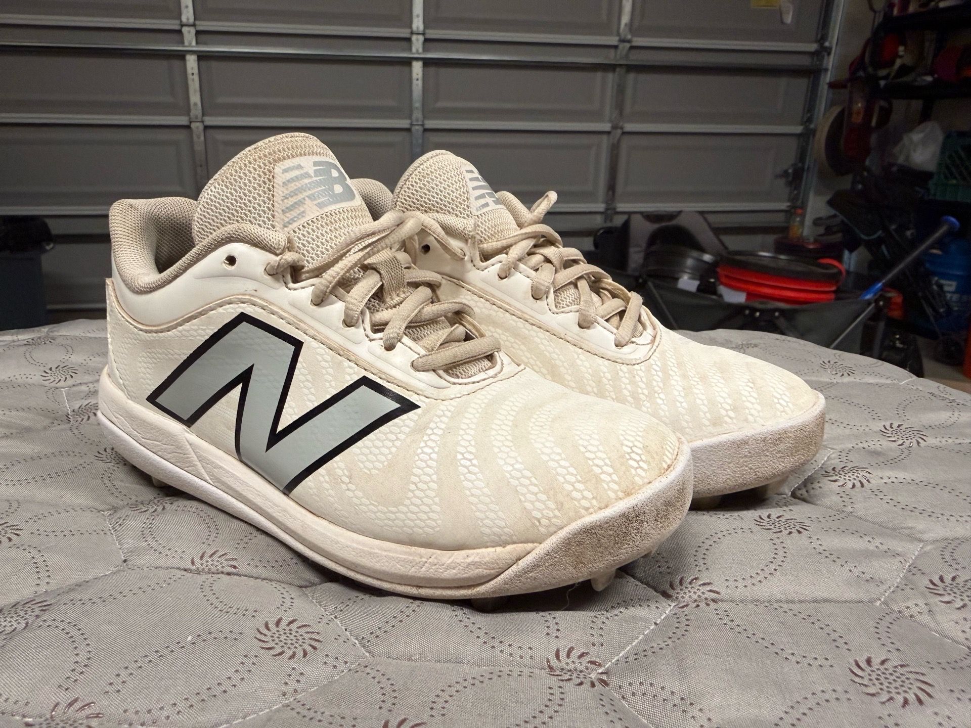 Kids New Balance cleats size 1.5 (Used)