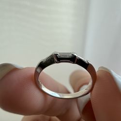 14kt white gold ring (band) 3 baguettes .15ct size 5-7