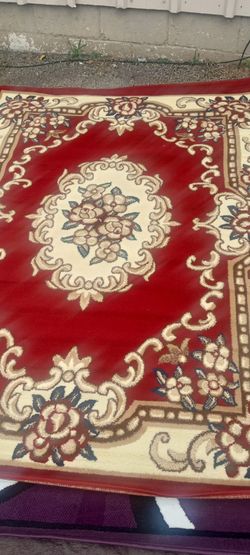 New 6/9 area rug thick and elegant