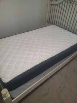TWIN size pillow top mattress used for 1day
