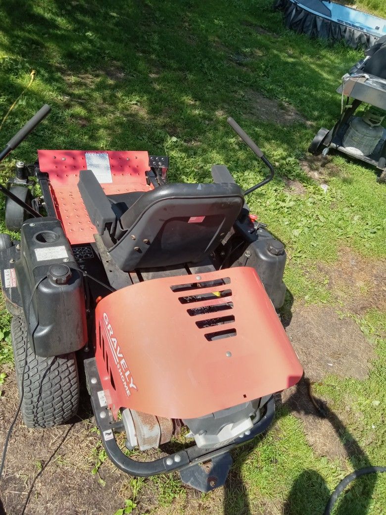 Gravely Zt 1740 Zero Turn Mower for Sale in Tobyhanna, PA OfferUp