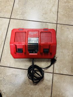 Milwaukee m18  doble rápid charger 