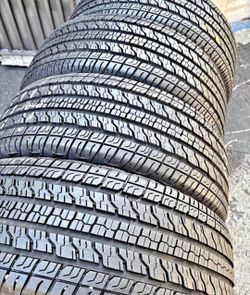 265-65R17 Goodyear Brand tires SET OF (4) 🚙 🛣️ en excelentes condiciones 80% life .