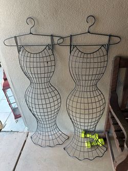 Wire Dress Form Wall Decor – Set of 2