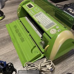 Cricut Expression With 50 Plus Cartridges - Works Great!