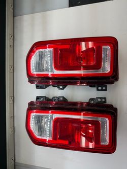Bronco 6G halogen tail light assembly.