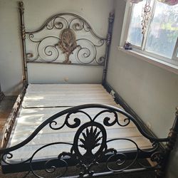Queen Ornamental Metal Bed Frame 
