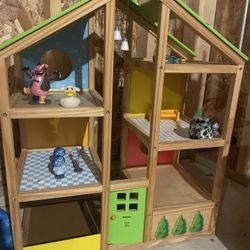Hape Dollhouse with Furniture