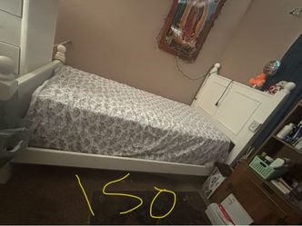 Twin bed w/ Mattress