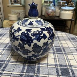 Porcelain Aline Chinoiserie Ginger Jar