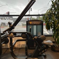 Matrix ultra lat pull down commercial gym equipment exercise fitness weight machine