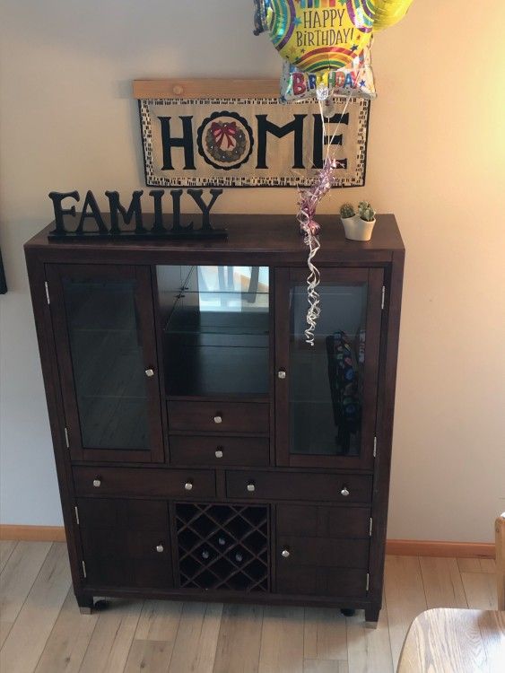Hutch/Curio - Item Located In Gig Harbor