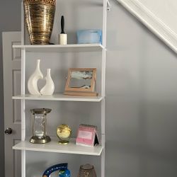 Mounted Shelve