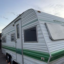 1995 Wilderness 21FT Travel Trailer
