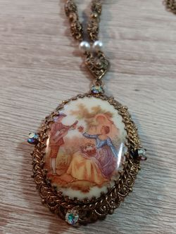 Vintage Cameo Pendant Necklace with Filigree Chain