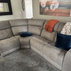 Reclining  Couch Electric-150 Bucks 