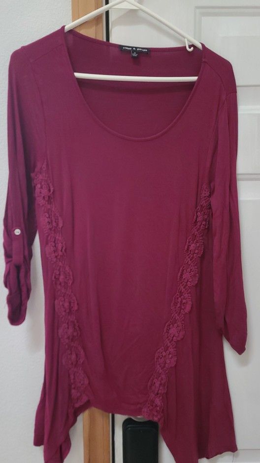Cable & Gauge women's high-low long-sleeve blouse in a berry or burgundy color with lace trim details. Womens Size Med