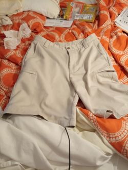 Men's Izod Xfg Golf Shorts Zipped Pockets On The Side Leg And Upper Pockets As Well