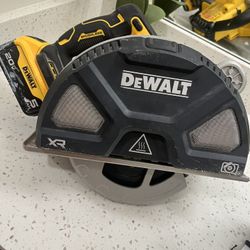 DeWalt 20V MAX XR 7-1/4 Inch Cordless Brushless Metal Saw