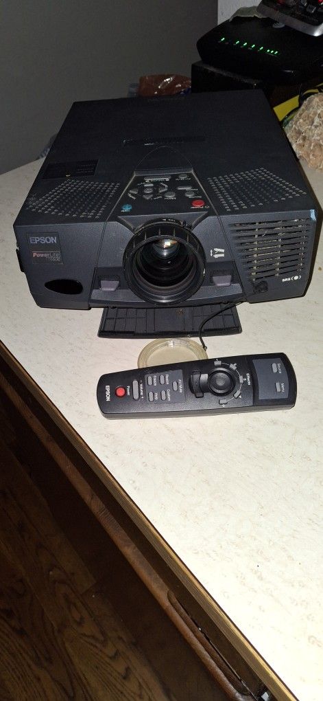 Epson ELP-7550 Projector
