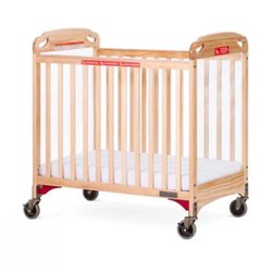 🍼 Compact Crib with 3” Mattress – Clear View Panels – Heavy-Duty Wheels – Brand New in Box! 🛏️