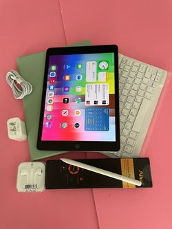 Apple IPad 8th Generation (10.2” Retina /Latest iOS 26/ 2020 model) 32GB with stylus pen, keyboard & Accessories