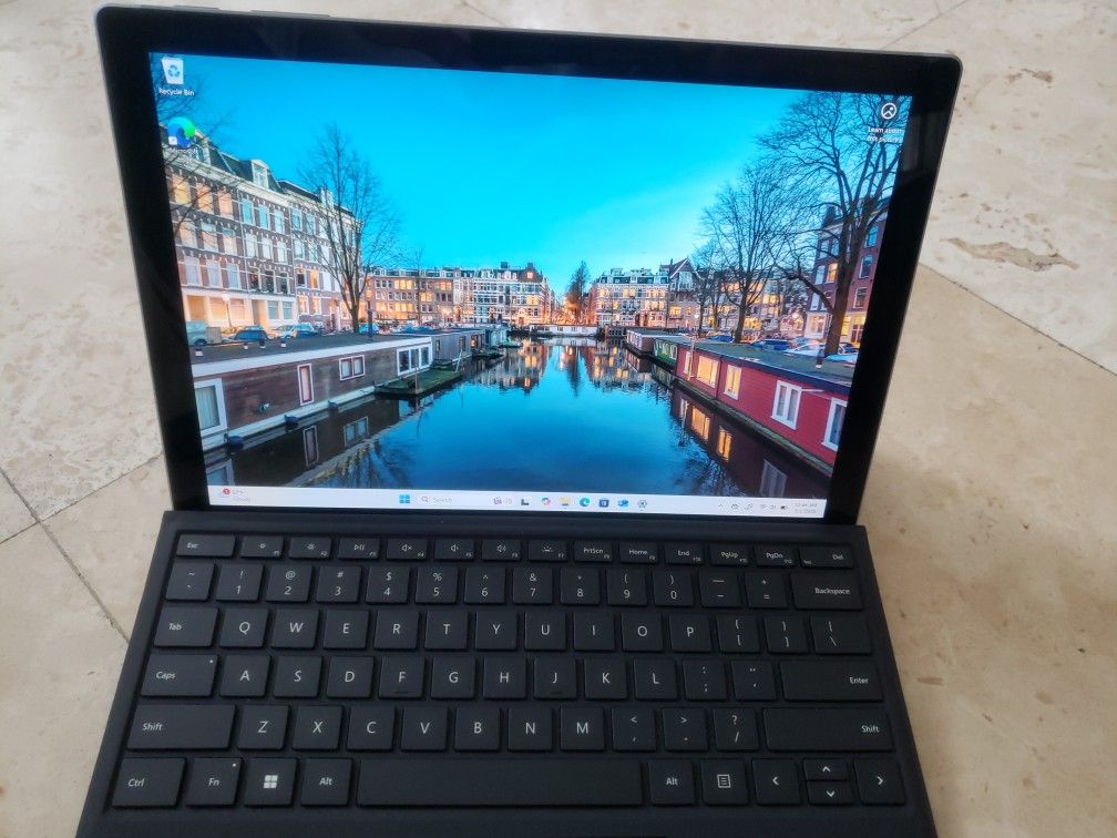 Microsoft Surface Pro 7 Plus Window 11