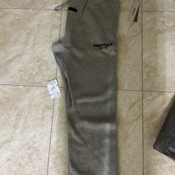 Men’s essential sweatpants 