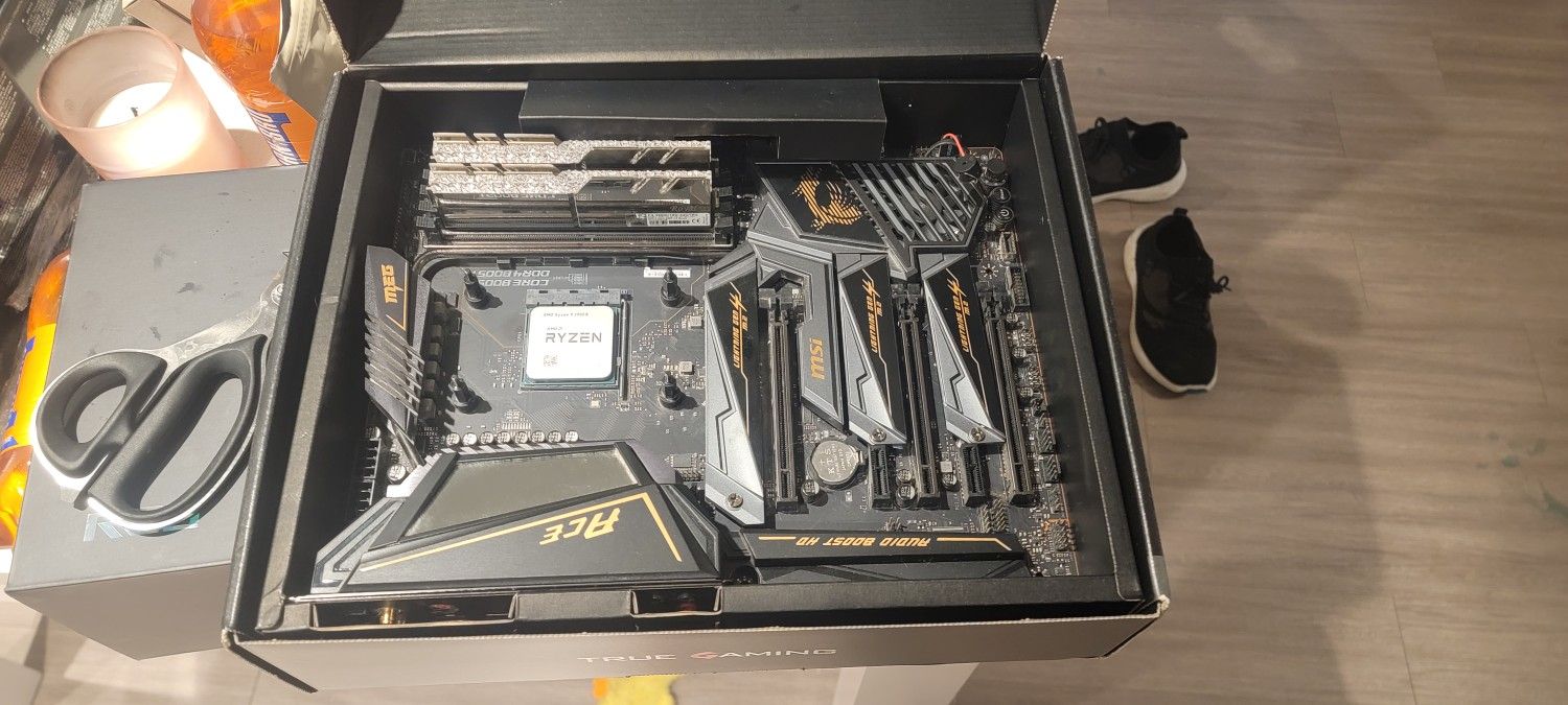 Ryzen 9 3900X / MSI MEG X570 ACE  / 32GB Trident Z royal