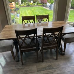 Pier One Table And 6 Chairs 