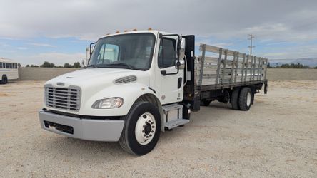 2012 freightliner 26' flatbed stakebed