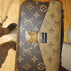 Louis Vuitton Handbag (Pochette Métis)