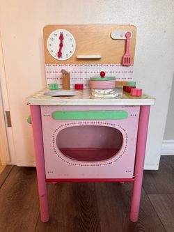 Wooden play oven