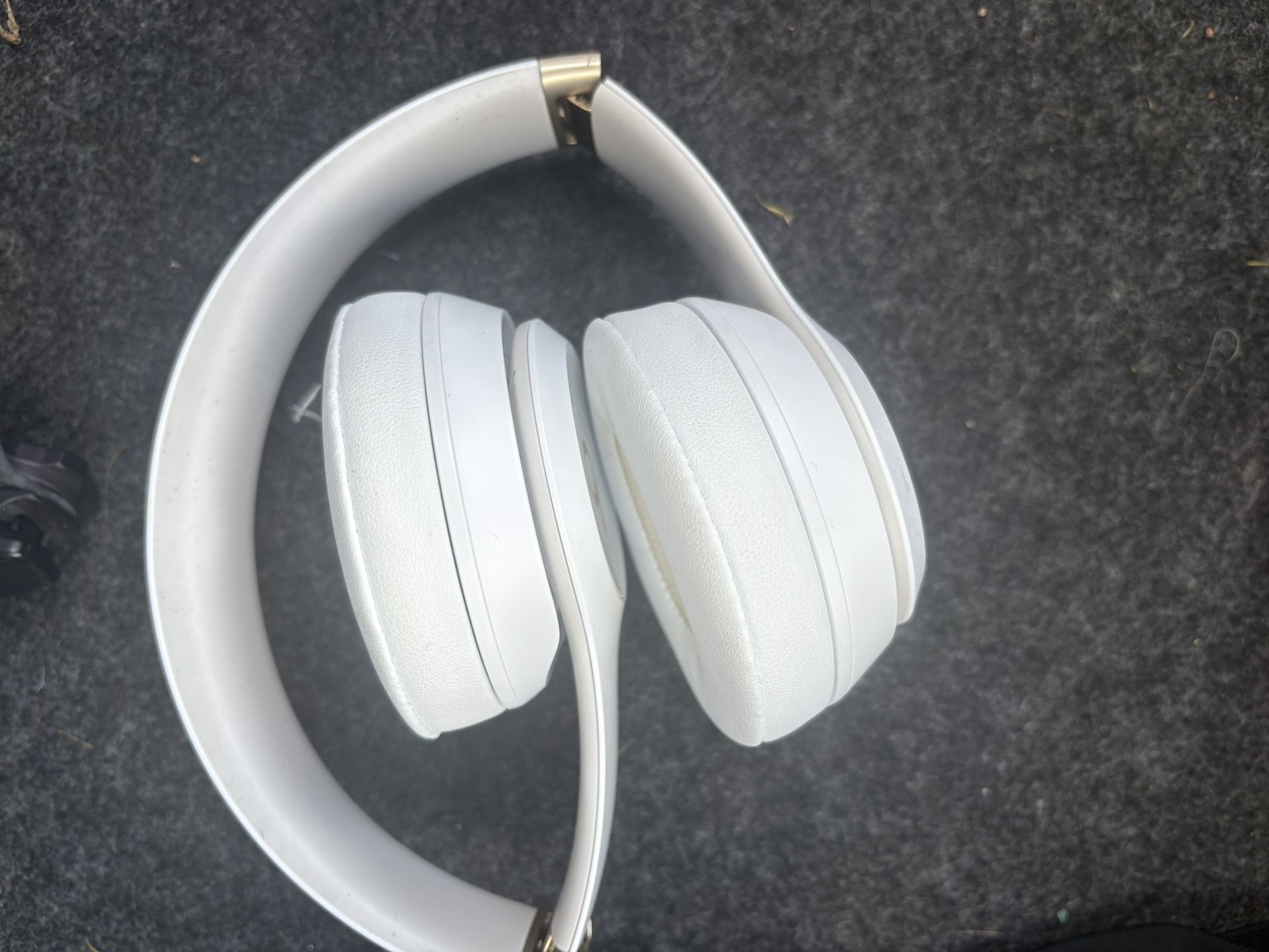 white beats newest gen.