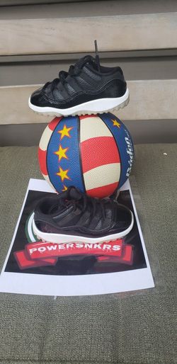 AIR JORDAN RETRO LOW 11