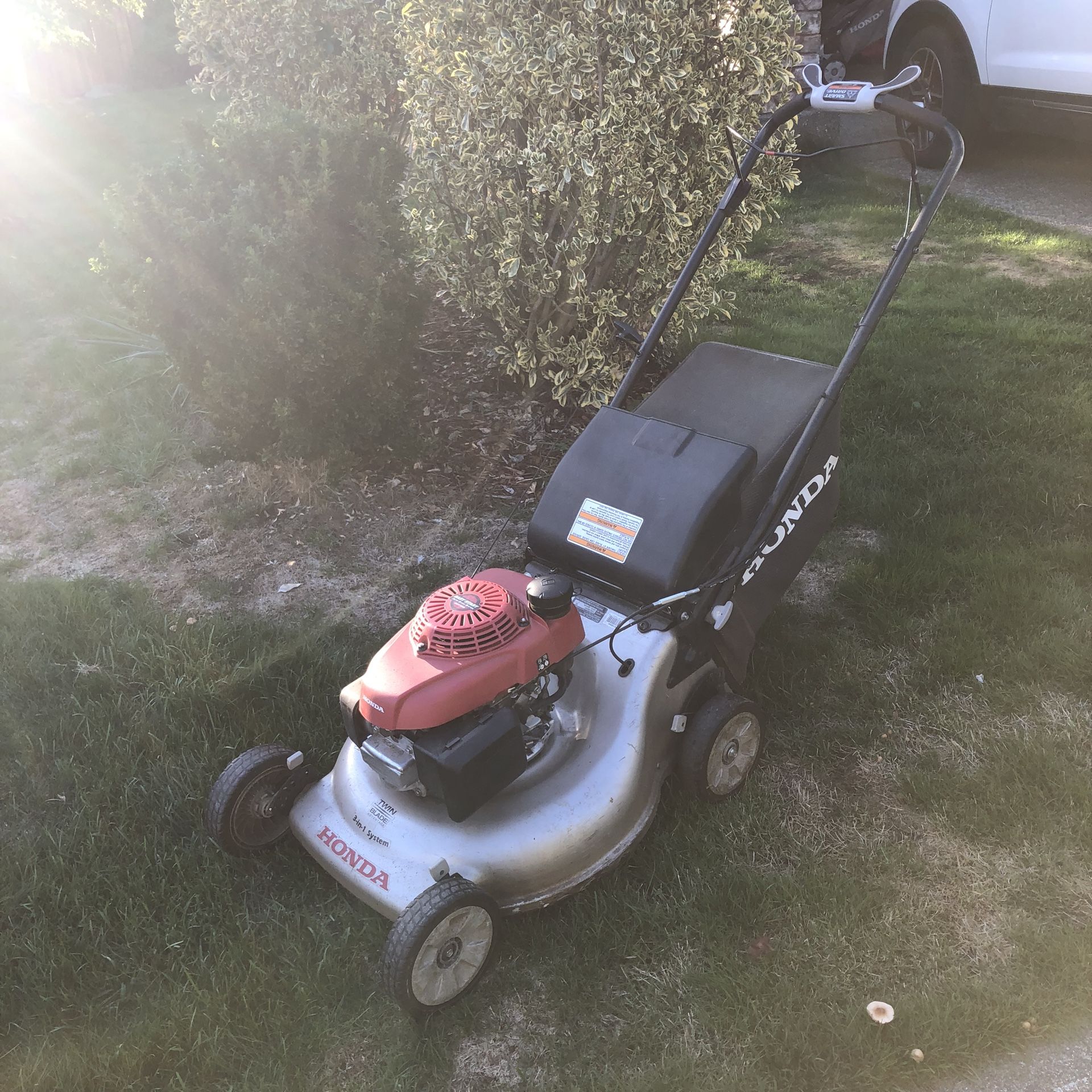 Honda HRR216 Mower Twin Blade Self Propelled Lawnmower
