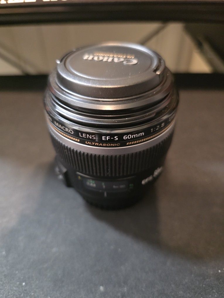 CANON EFS 60MM 2.8 MACRO LENS