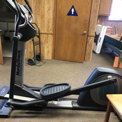 Nordic Track Commercial 1300 W/Power Ramp