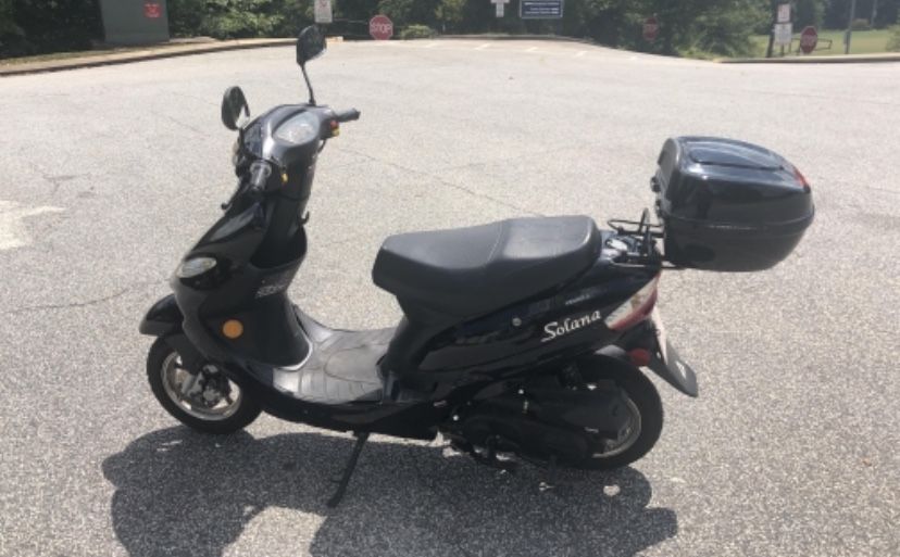 Solana 2019 moped