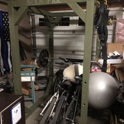 FULL GYM AND WEIGHTS