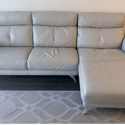 Rooms To Go Via Sorrento Leather Sectional w/ Chaise – Good Condition