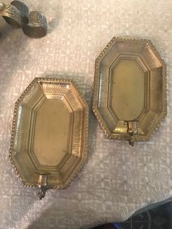2 wall sconces