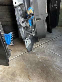 G8 Gt RR door stopper